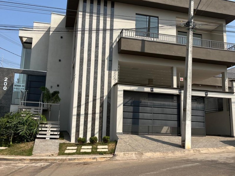 Casa á venda de alto padrão 