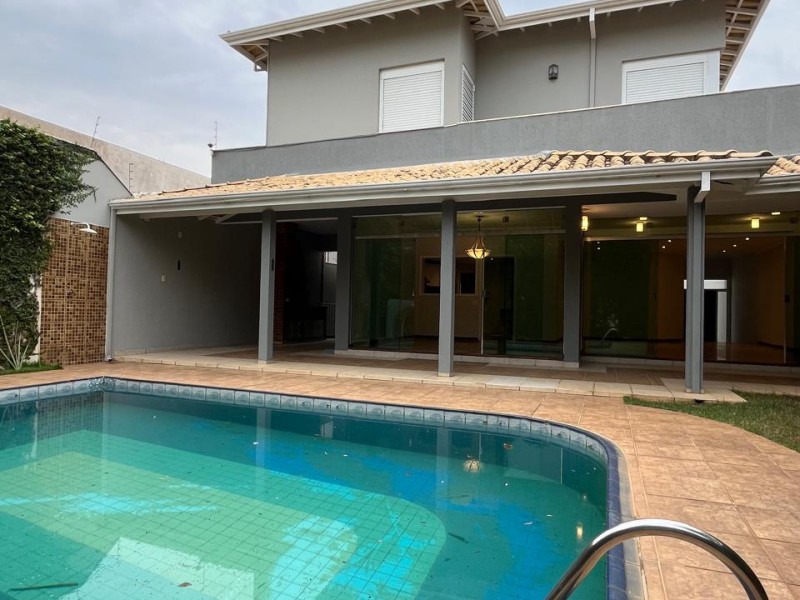 Casa de alto padrão no Santa Luiza 