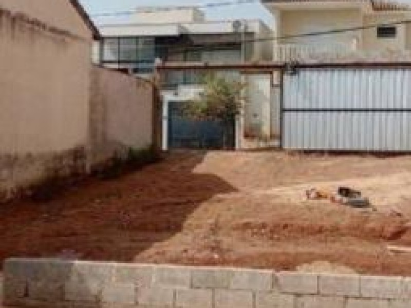 TERRENO MURADO NO BAIRRO BELO HORIZONTE 