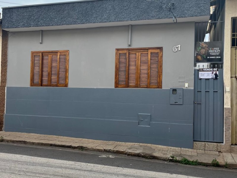 CASA NO CENTRO A VENDA