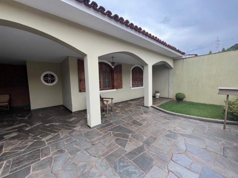CASA Á VENDA NO CAMPOS ELISEOS