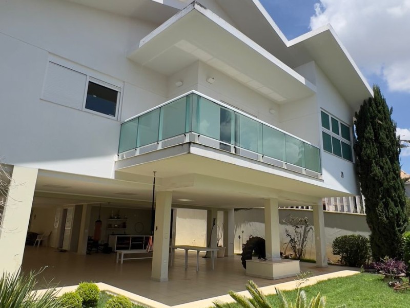 CASA A VENDA EM CONDOMINIO DE LUXO
