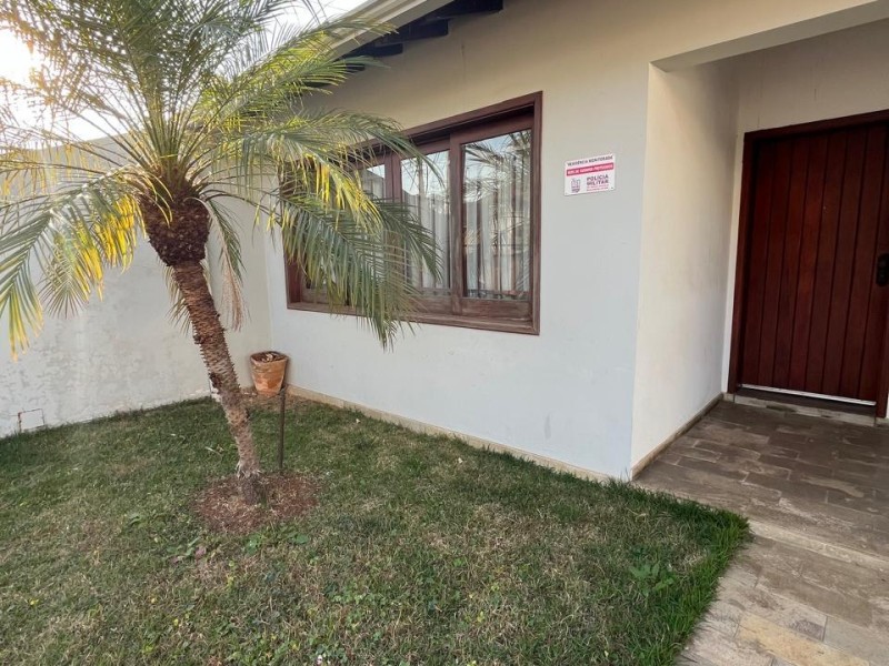 CASA AJARDINADA A VENDA NO NOVO HORIZONTE
